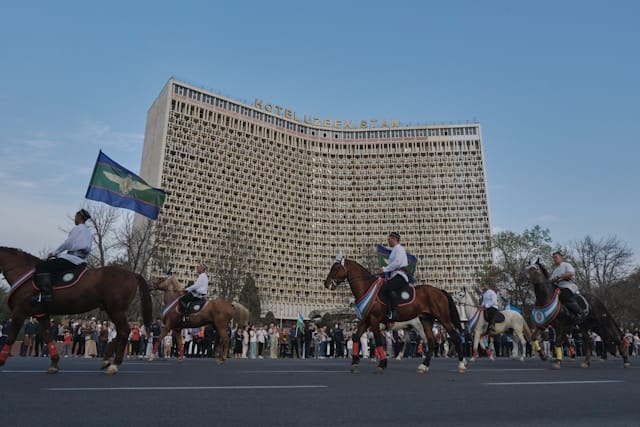 🌸 O'zbekistonda Navro'z: 2026-yilgi eng asosiy bahor bayrami bo'yicha yo'riqnomangiz!